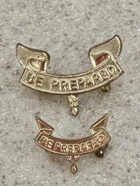 VINTAGE 2 BE PREPARED BOY SCOUTS OF AMERICA BSA BADGE GOLD LAPEL PIN BROOCH